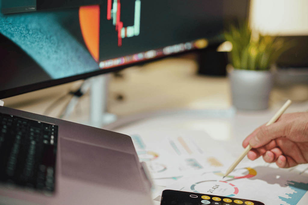 a person uses enterprise resource planning software to calculate business data